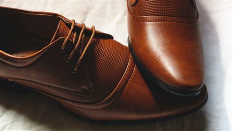 stretch fake leather shoes|best way to stretch leather shoes.